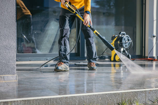 Best Pool Deck Cleaning  in Des Moines, IA